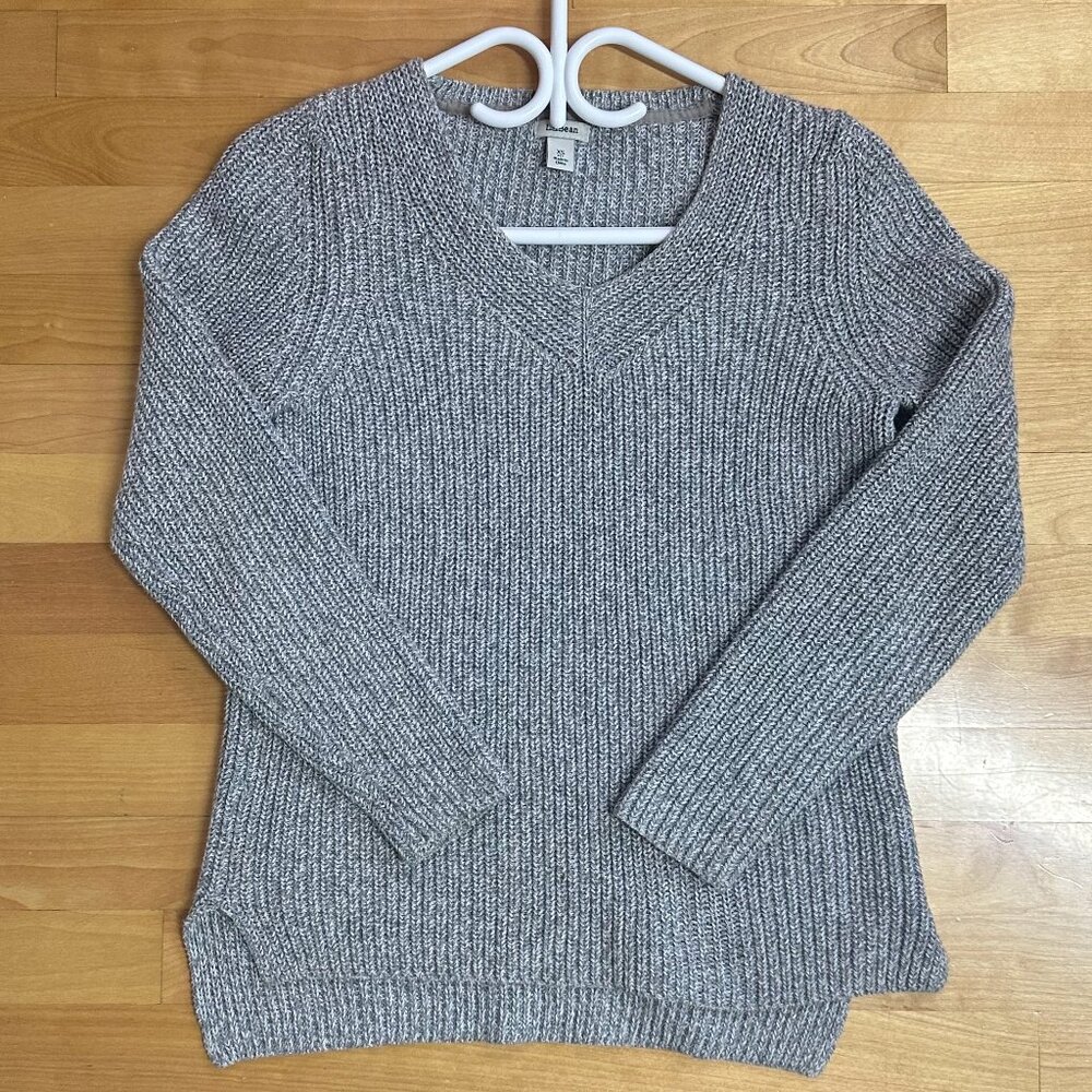 LL Bean Women’s V-Neck Sweater 100% Cotton, Gray, Size XS ~ S  : MINT, LIKE NEW